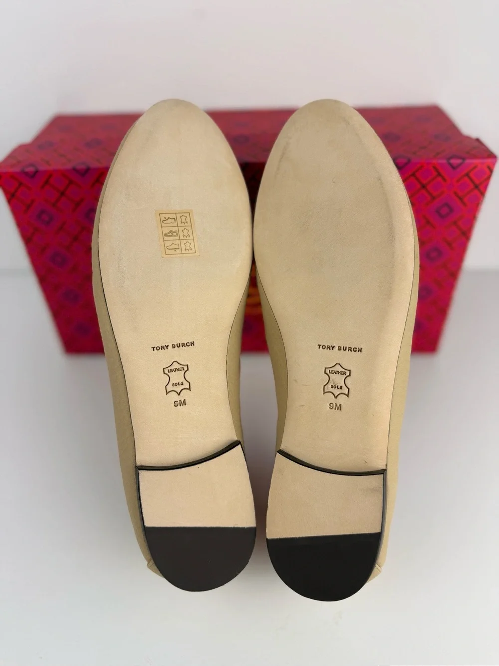 Tory Burch Mini Everly Loafer Pebbled Leather Flats Chantilly Beige Size 9